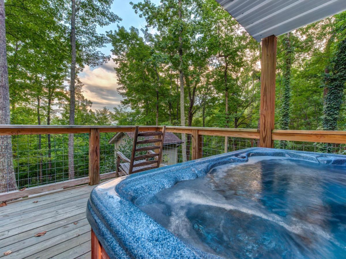 Bear View Chalet, 3 Bedroom, Pool, Pets, Arcades, Wifi, Hot Tub, Sleeps 12 Gatlinburg Dış mekan fotoğraf